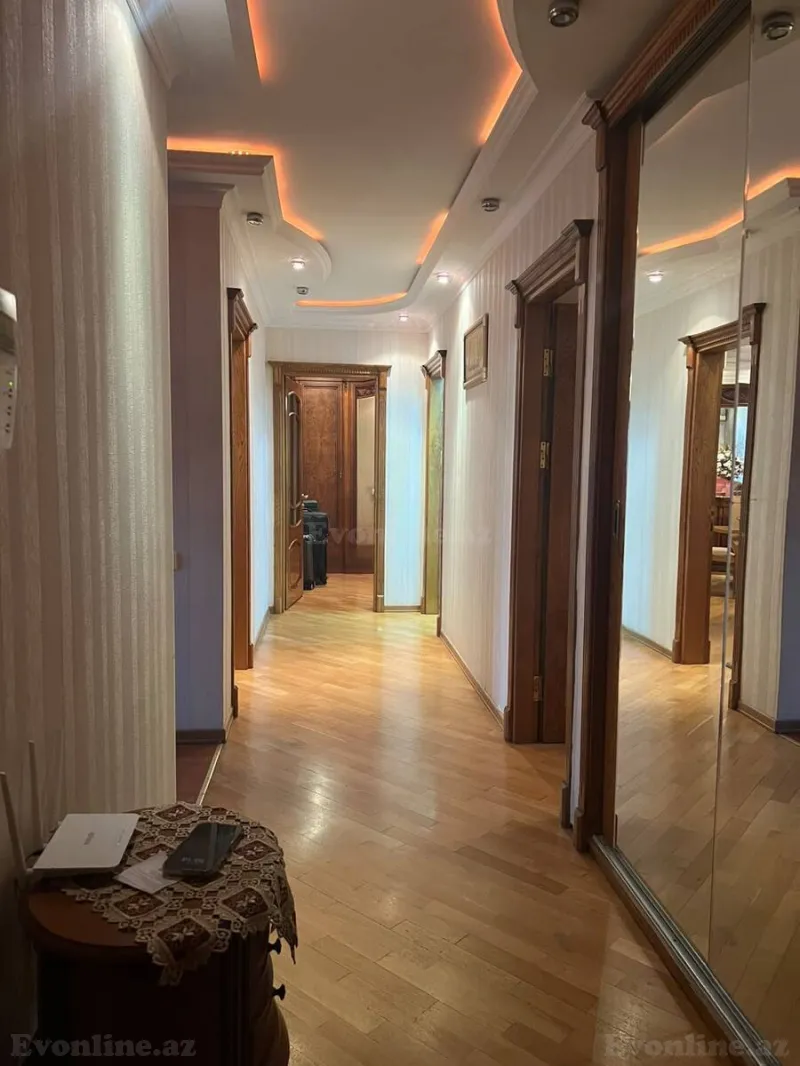 Satılır 5 otaqlı Mənzil Köhnə tikili 130 m² Bakıxanov - şəkil 2