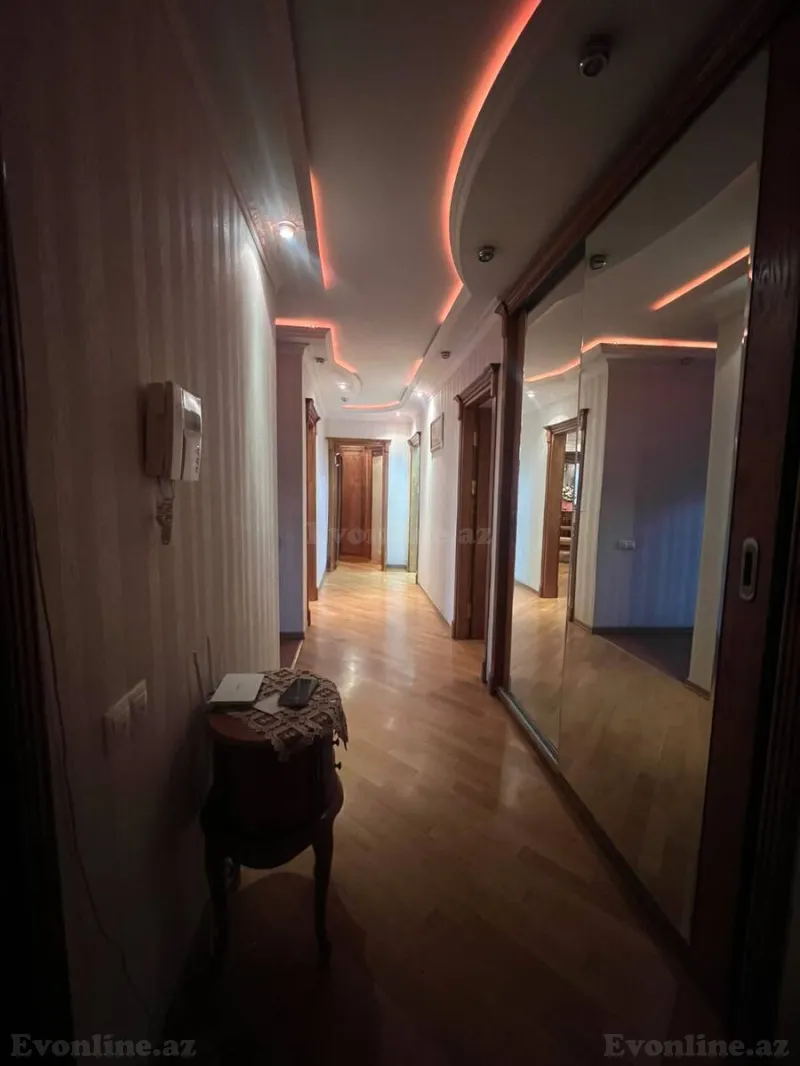Satılır 5 otaqlı Mənzil Köhnə tikili 130 m² Bakıxanov - şəkil 4