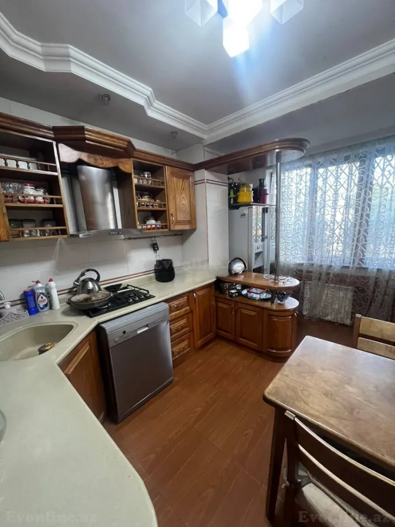Satılır 5 otaqlı Mənzil Köhnə tikili 130 m² Bakıxanov - şəkil 13