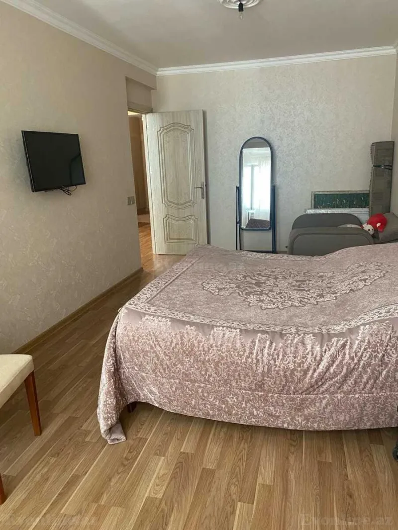 Satılır 1 otaqlı Mənzil Köhnə tikili 73 m² İnşaatçılar m. - şəkil 2