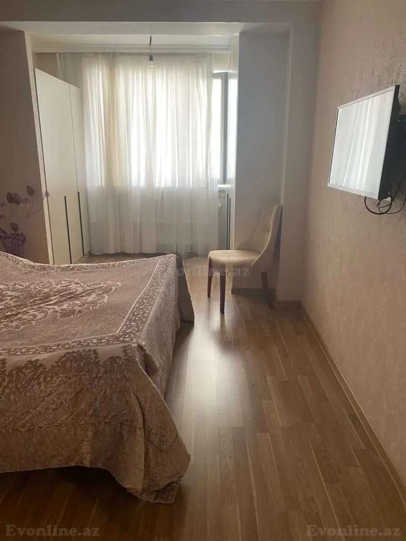 Satılır 1 otaqlı Mənzil Köhnə tikili 73 m² İnşaatçılar m. - şəkil 3