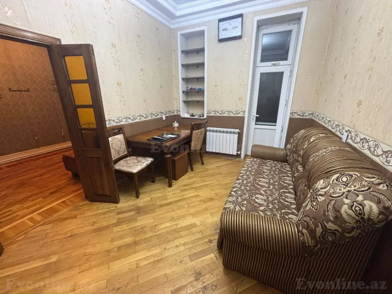 Kirayə verilir 4 otaqlı Mənzil Köhnə tikili 90 m² Nəsimi r.