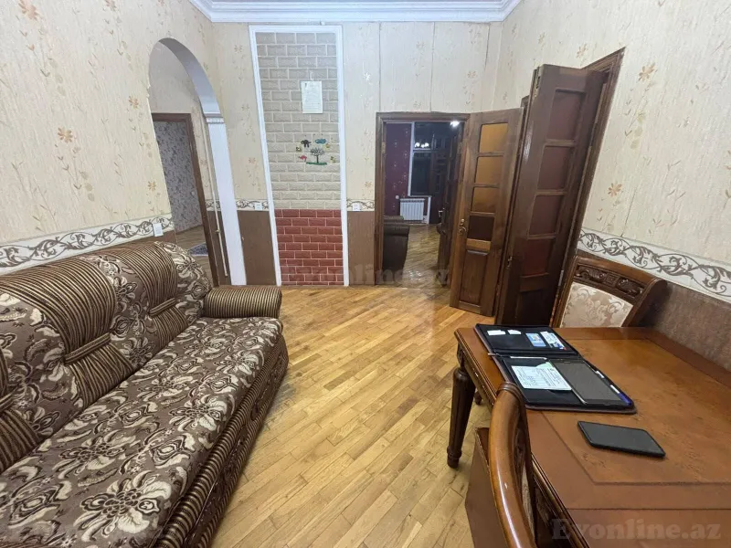 Kirayə verilir 4 otaqlı Mənzil Köhnə tikili 90 m² Nəsimi r. - şəkil 2