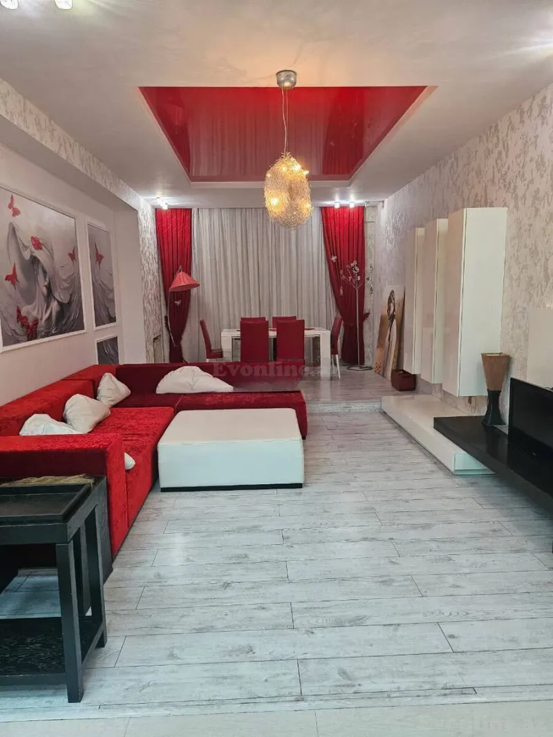 3 otaqlı Mənzil 129 m² İnşaatçılar m. Kirayə verilir