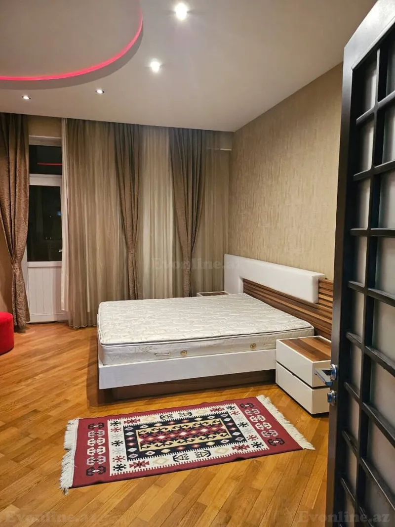 Kirayə verilir 3 otaqlı Mənzil Yeni tikili 129 m² İnşaatçılar m. - şəkil 2