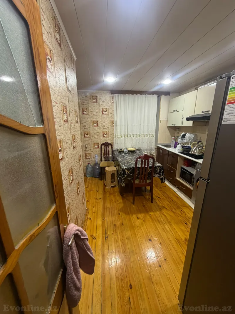 Satılır 3 otaqlı Mənzil Köhnə tikili 76 m² Bakıxanov - şəkil 2