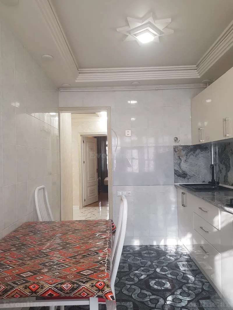 Kirayə verilir 3 otaqlı Mənzil Köhnə tikili 100 m² Gənclik m. - şəkil 12
