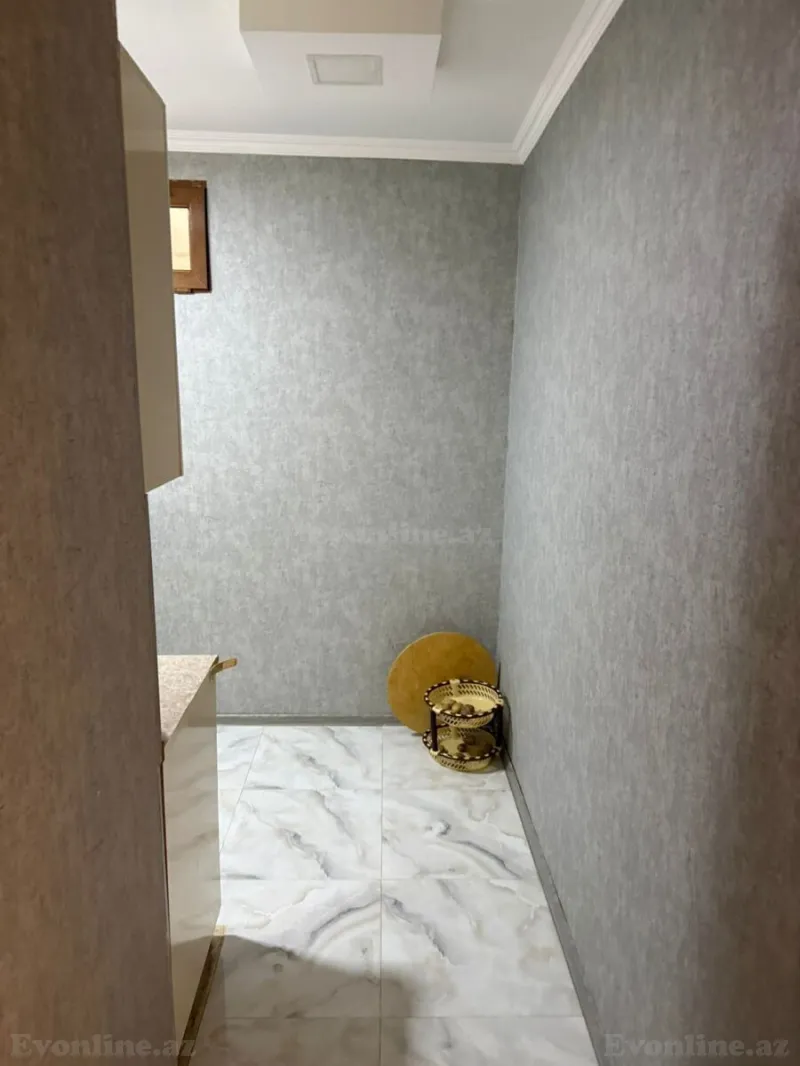 Bakı, Nəsimi r., 8 Noyabr m.da 2 otaqlı mənzil satılır