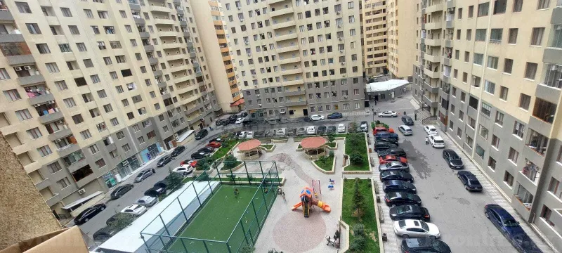 Bakı, Nizami r., Qara Qarayev m.da 3 otaqlı mənzil satılır