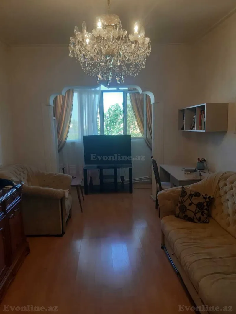 Bakı, Binəqədi r., 9-cu mikrorayonda 4 otaqlı mənzil satılır