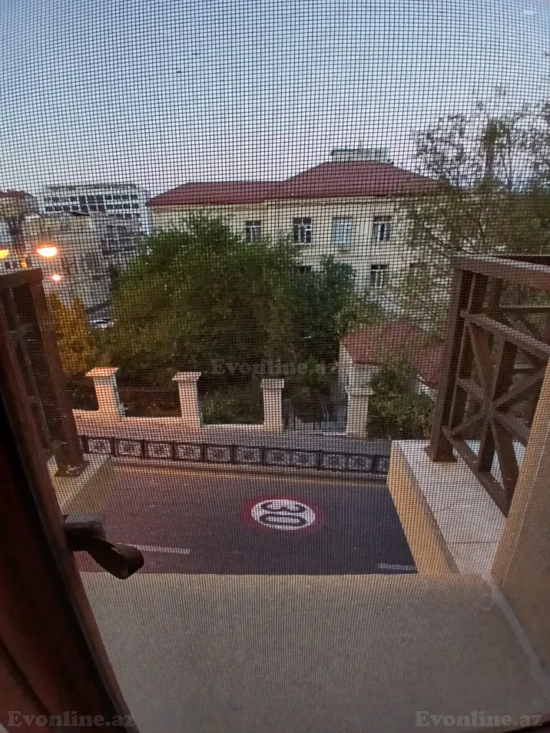 Satılır 2 otaqlı Mənzil Köhnə tikili 58 m² Səbail r. - şəkil 2