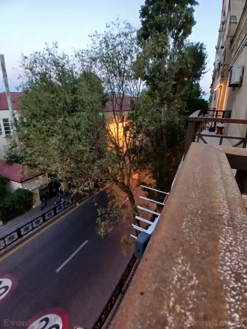 Satılır 2 otaqlı Mənzil Köhnə tikili 58 m² Səbail r. - şəkil 3