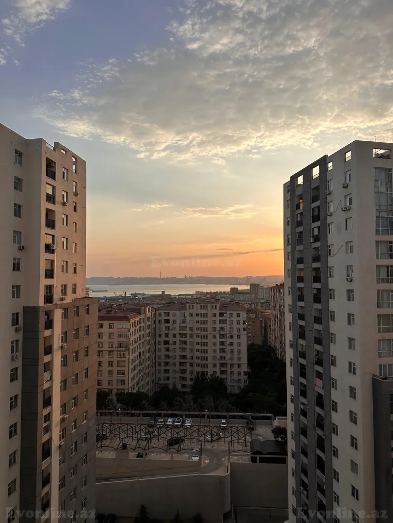 2 otaqlı Mənzil 79 m² Gəncə pr. Satılır