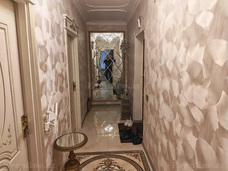 Kirayə verilir 4 otaqlı Mənzil Köhnə tikili 80 m² Neftçilər m.