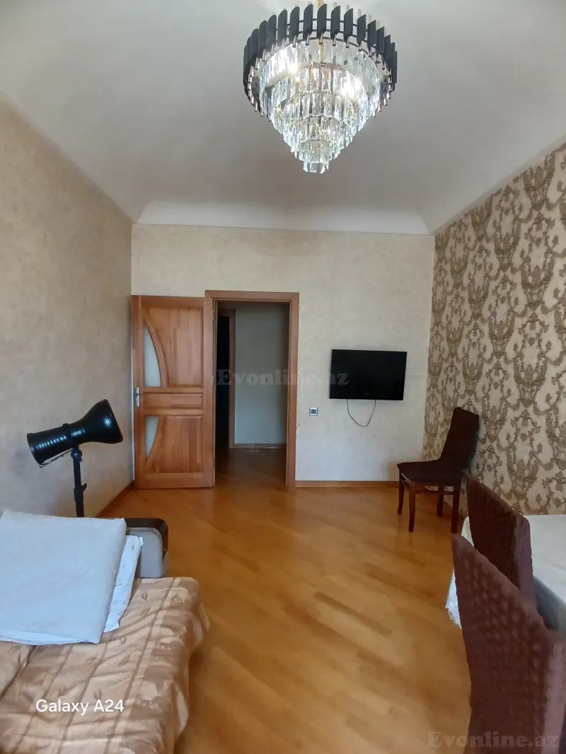 Kirayə verilir 3 otaqlı Mənzil Köhnə tikili 80 m² Atatürk pr.