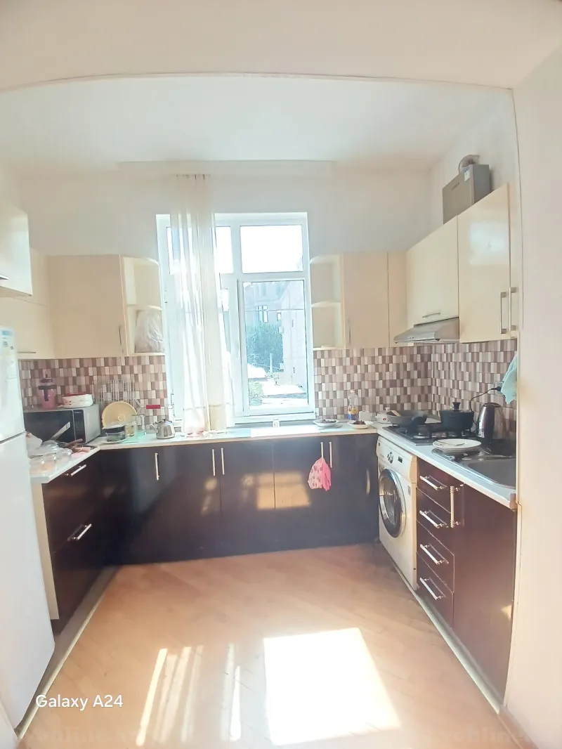 Kirayə verilir 3 otaqlı Mənzil Köhnə tikili 80 m² Atatürk pr. - şəkil 2