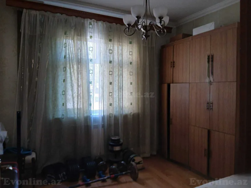 Satılır 5 otaqlı Mənzil Köhnə tikili 110 m² Yeni Günəşli