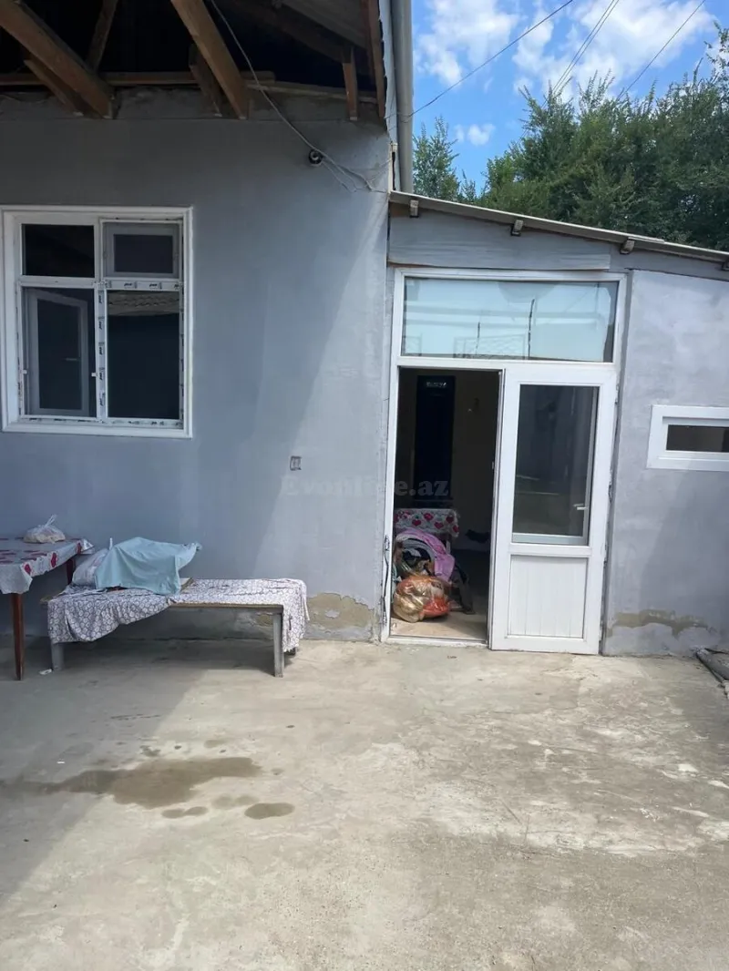 3 otaqlı Həyət evi 100 m² Novxanı Satılır