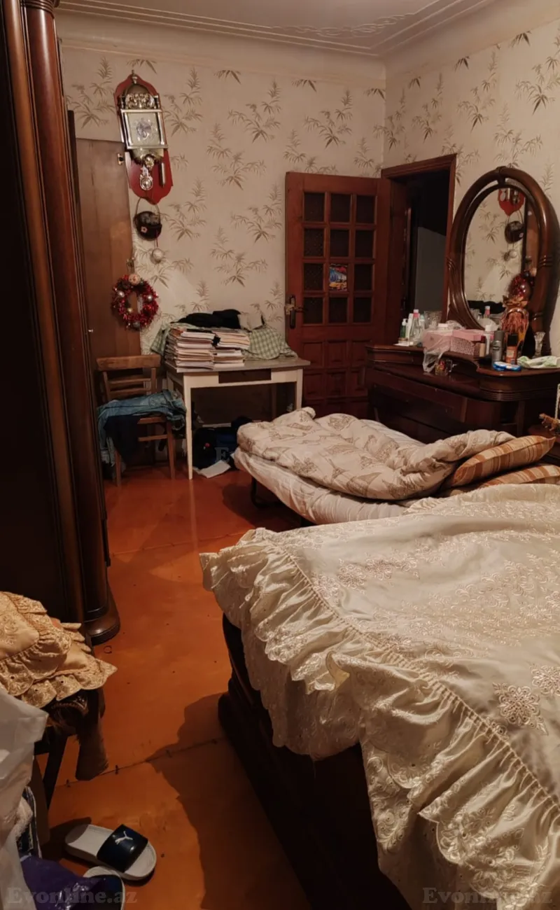 Satılır 3 otaqlı Mənzil Köhnə tikili 100 m² Yeni Yasamal
