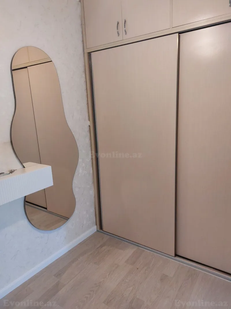 Satılır 2 otaqlı Mənzil Köhnə tikili 65 m² Xalqlar Dostluğu m. - şəkil 2