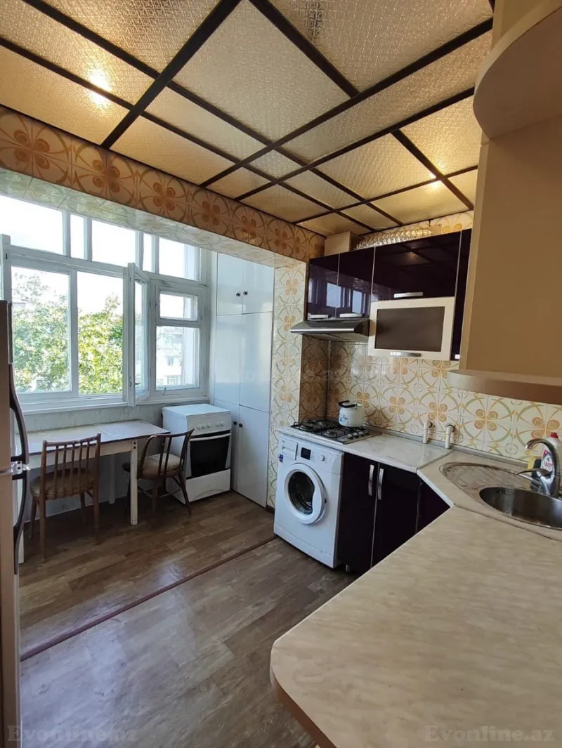 Kirayə verilir 4 otaqlı Mənzil Köhnə tikili 120 m² 9-cu mikrorayon