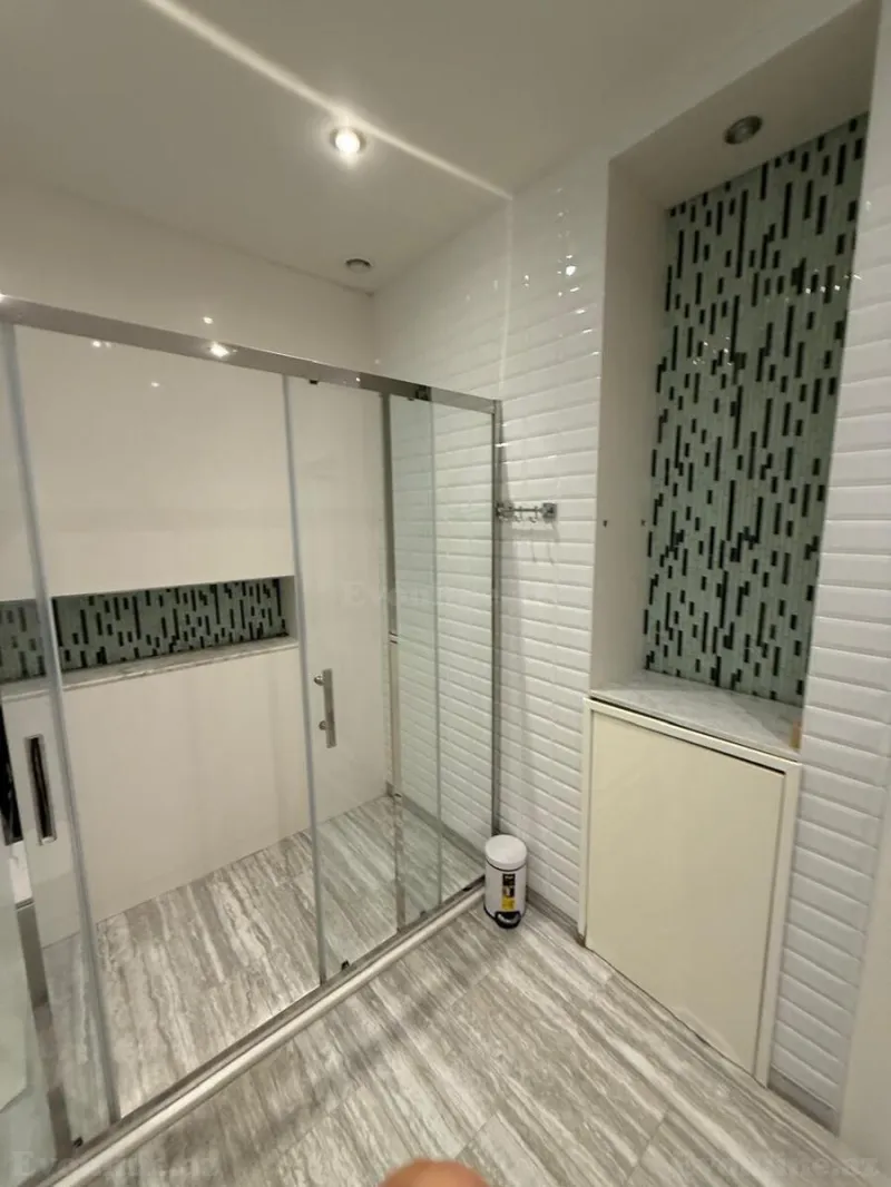 Kirayə verilir 4 otaqlı Mənzil Yeni tikili 200 m² Nizami m. - şəkil 13