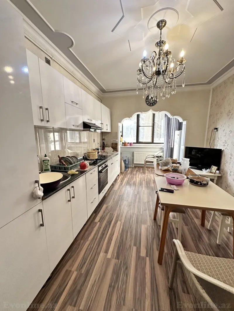 3 otaqlı Mənzil 65 m² 8-ci mikrorayon Satılır