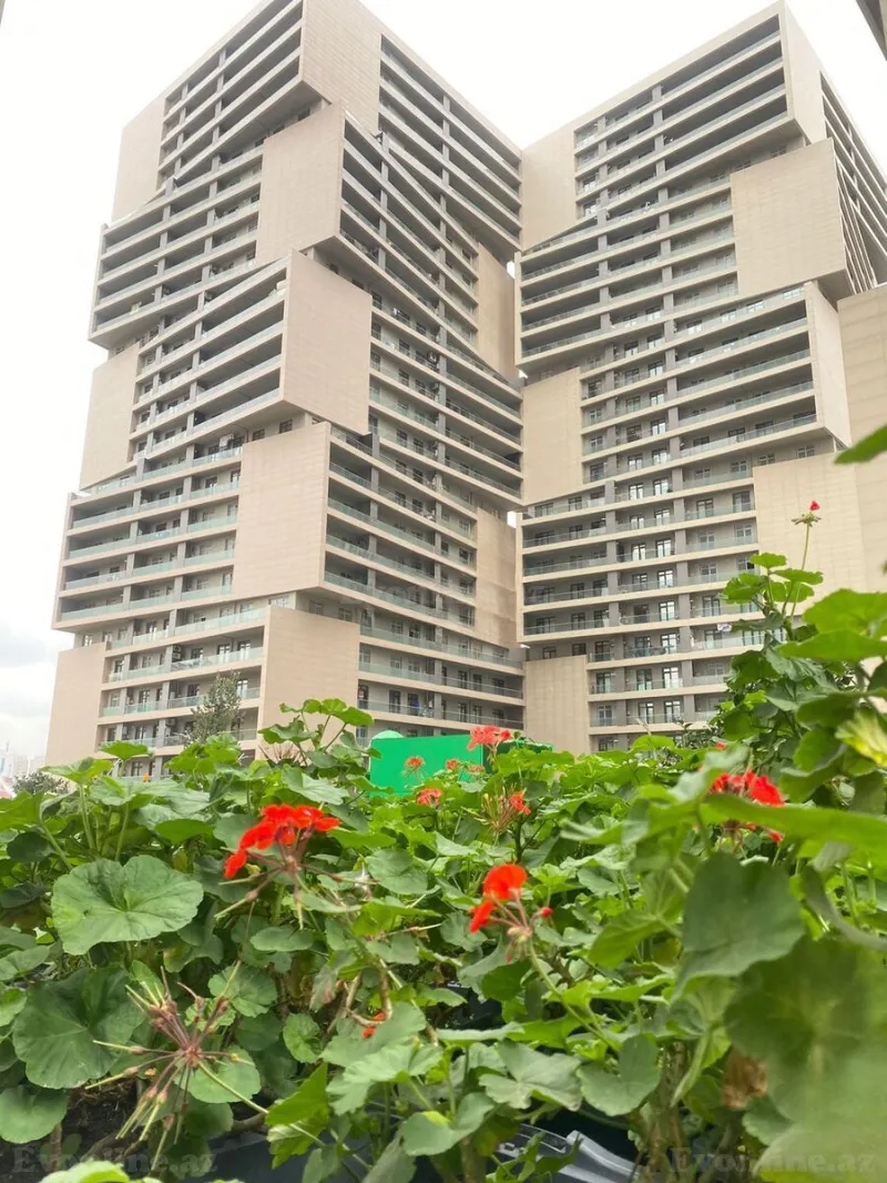 2 otaqlı Mənzil 105 m² 8 Noyabr m. Kirayə verilir