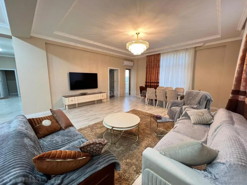 3 otaqlı Mənzil 125 m² İnşaatçılar m. Satılır