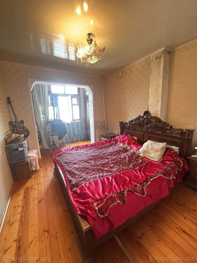 Satılır 2 otaqlı Mənzil Köhnə tikili 65 m² 8-ci mikrorayon - şəkil 2