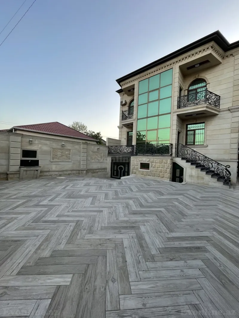 6 otaqlı Həyət evi 300 m² Qaraçuxur Satılır