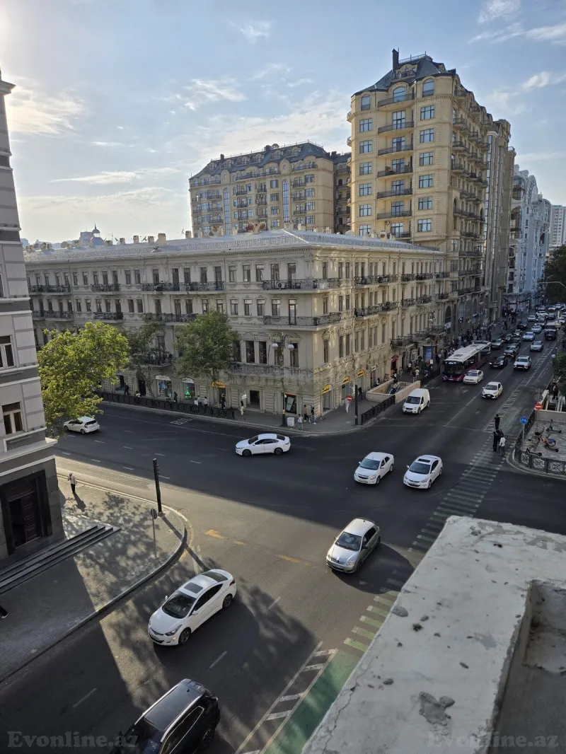 Satılır 4 otaqlı Mənzil Köhnə tikili 130 m² Sahil m. - şəkil 3