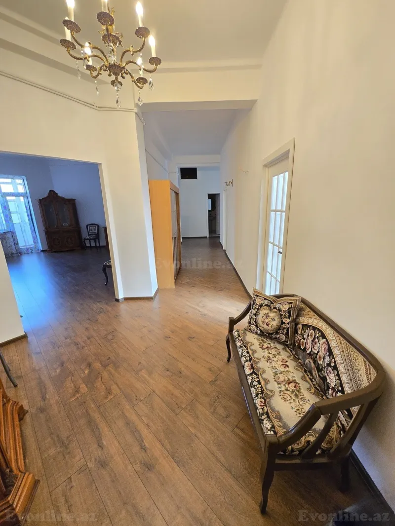 Satılır 4 otaqlı Mənzil Köhnə tikili 130 m² Sahil m. - şəkil 4