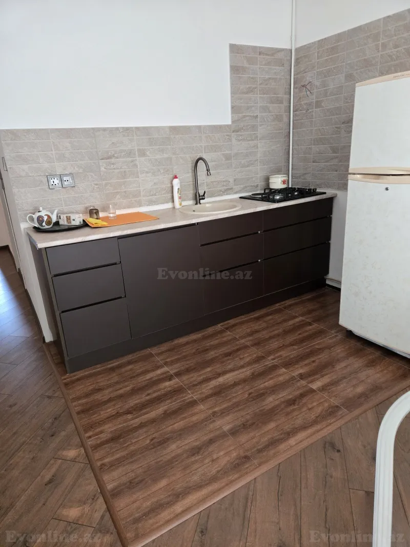 Satılır 4 otaqlı Mənzil Köhnə tikili 130 m² Sahil m. - şəkil 8
