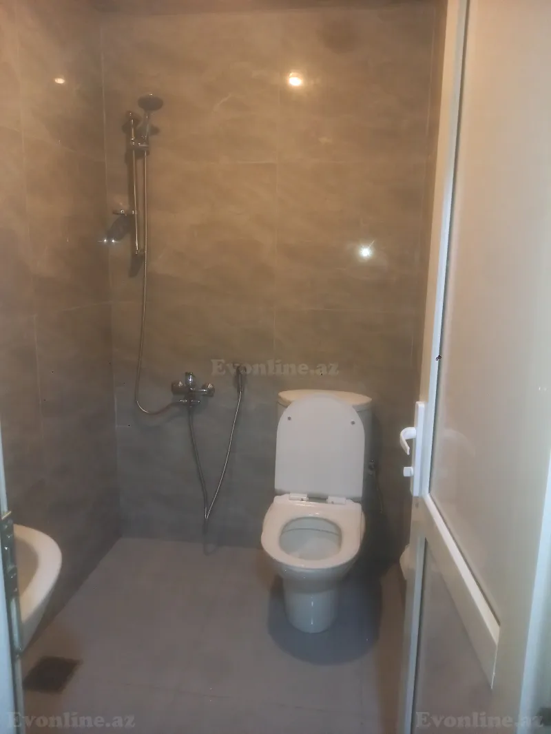 Kirayə verilir 2 otaqlı Həyət evi 70 m² Neftçilər m. - şəkil 3