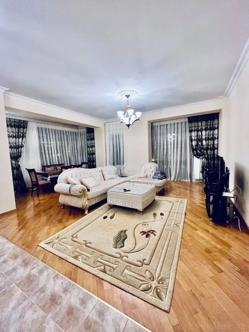 4 otaqlı Mənzil 145 m² Səbail r. Kirayə verilir