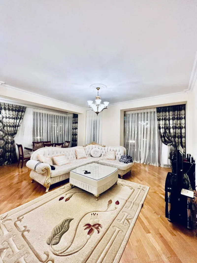 Kirayə verilir 4 otaqlı Mənzil Yeni tikili 145 m² Səbail r. - şəkil 2