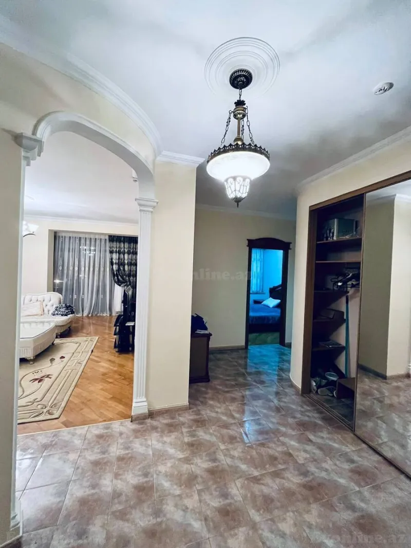 Kirayə verilir 4 otaqlı Mənzil Yeni tikili 145 m² Səbail r. - şəkil 3