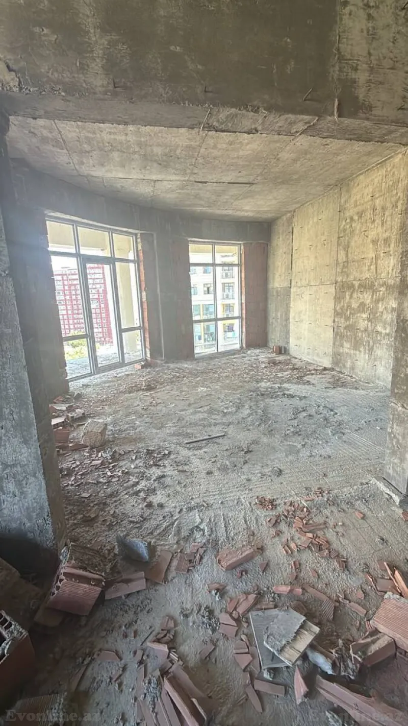 4 otaqlı Mənzil 212 m² 28 May m. Satılır