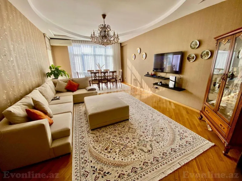 Satılır 4 otaqlı Mənzil Yeni tikili 165 m² 8 Noyabr m.