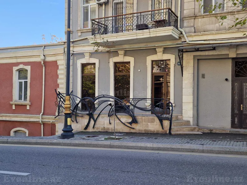 Kirayə verilir Ofis 200 m² Səbail r.
