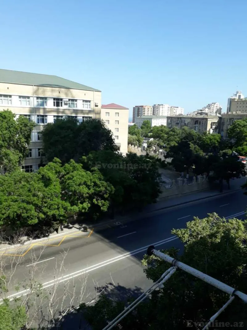 Kirayə verilir 1 otaqlı Mənzil Köhnə tikili 35 m² Elmlər Akademiyası m.