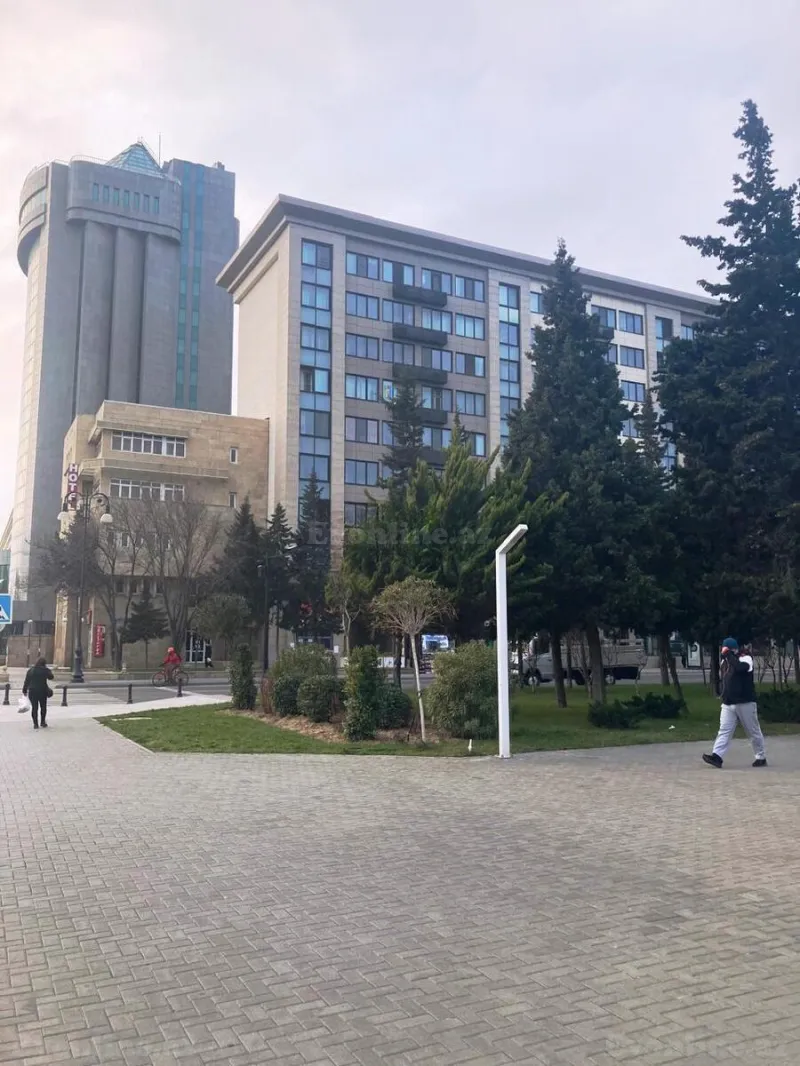 Satılır 3 otaqlı Mənzil Köhnə tikili 100 m² Gənclik m.