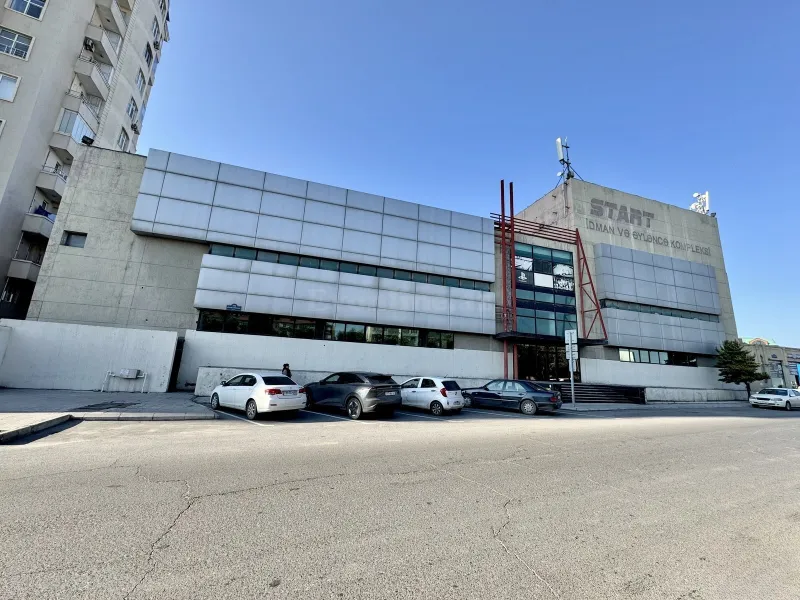 Obyekt 4473 m² Neftçilər m. Satılır