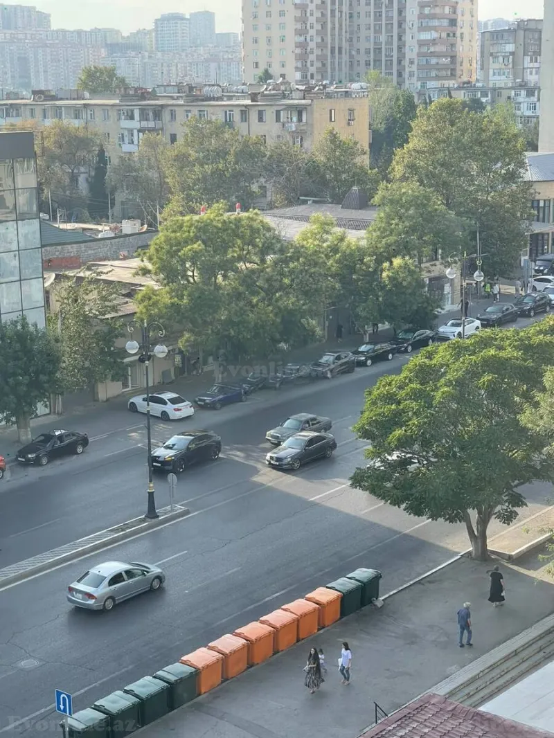 Satılır 2 otaqlı Mənzil Köhnə tikili 55 m² İnşaatçılar m. - şəkil 2