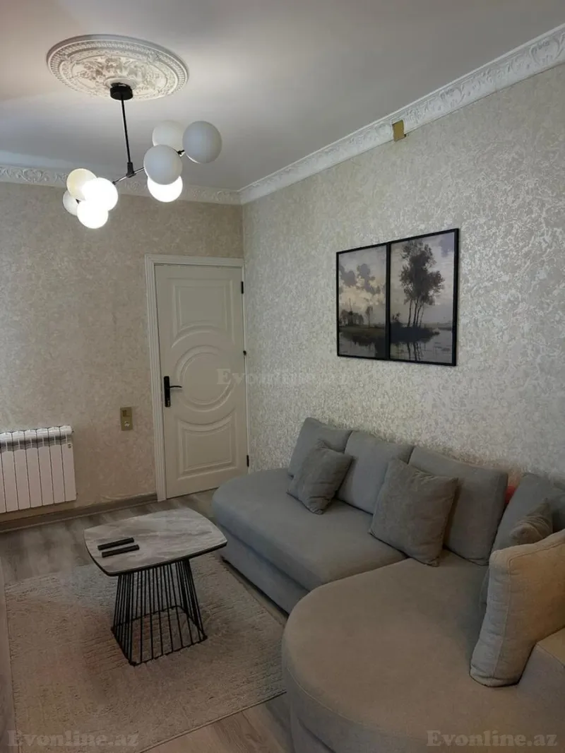 Satılır 3 otaqlı Mənzil Köhnə tikili 85 m² İnşaatçılar m.