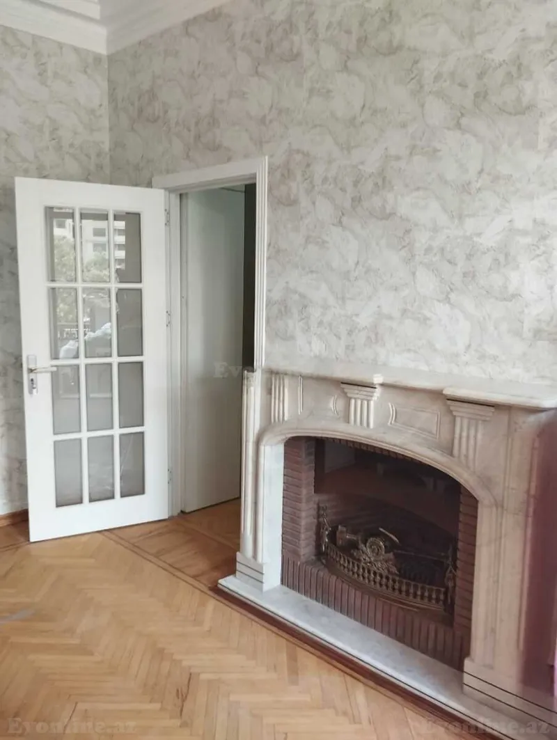 Satılır 2 otaqlı Mənzil Köhnə tikili 60 m² Səbail r. - şəkil 2
