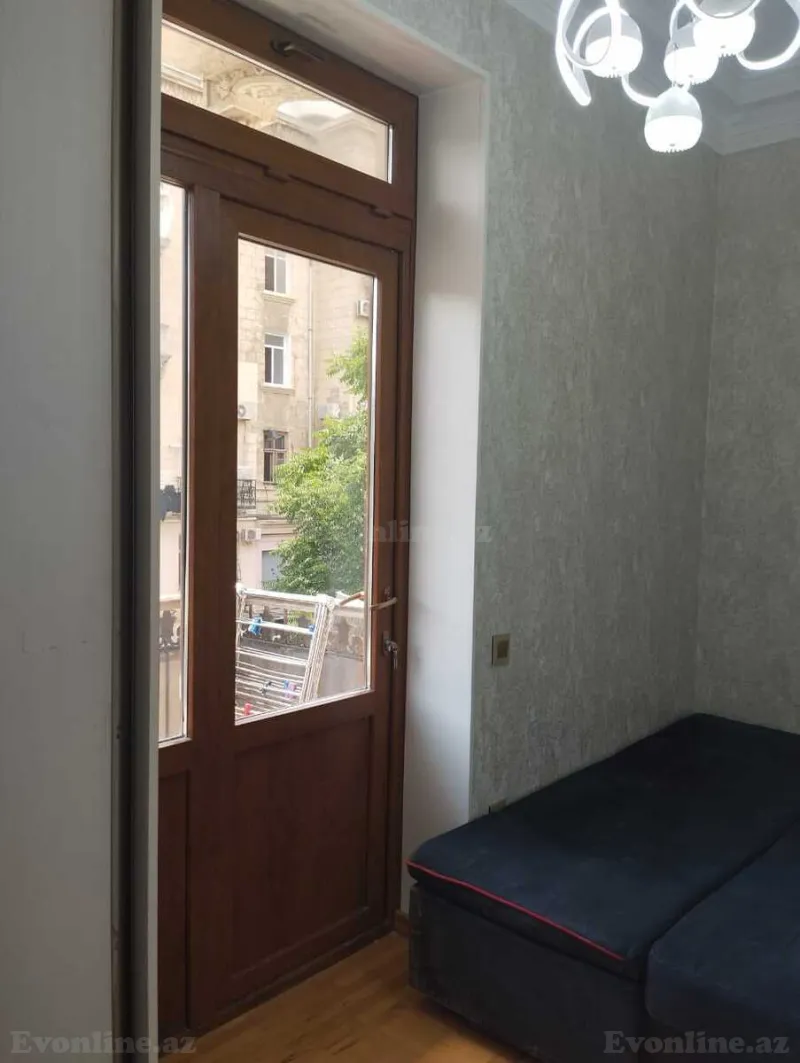 Satılır 2 otaqlı Mənzil Köhnə tikili 60 m² Səbail r. - şəkil 5