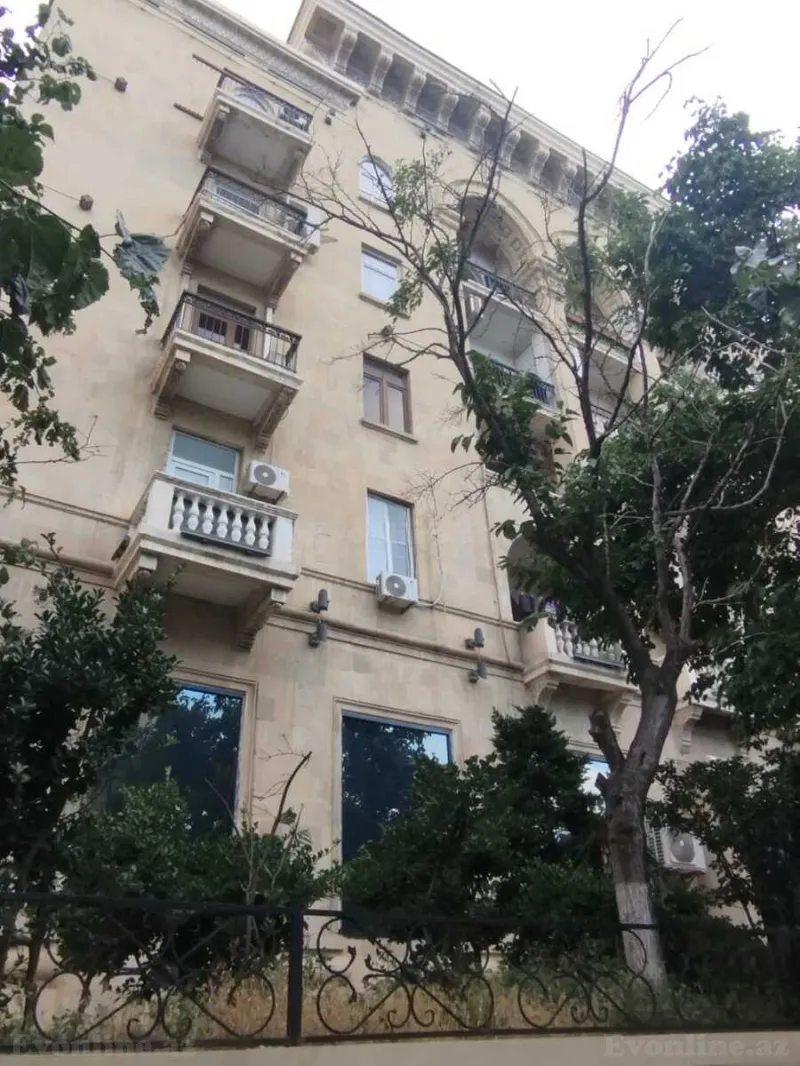 Satılır 2 otaqlı Mənzil Köhnə tikili 60 m² Səbail r. - şəkil 7