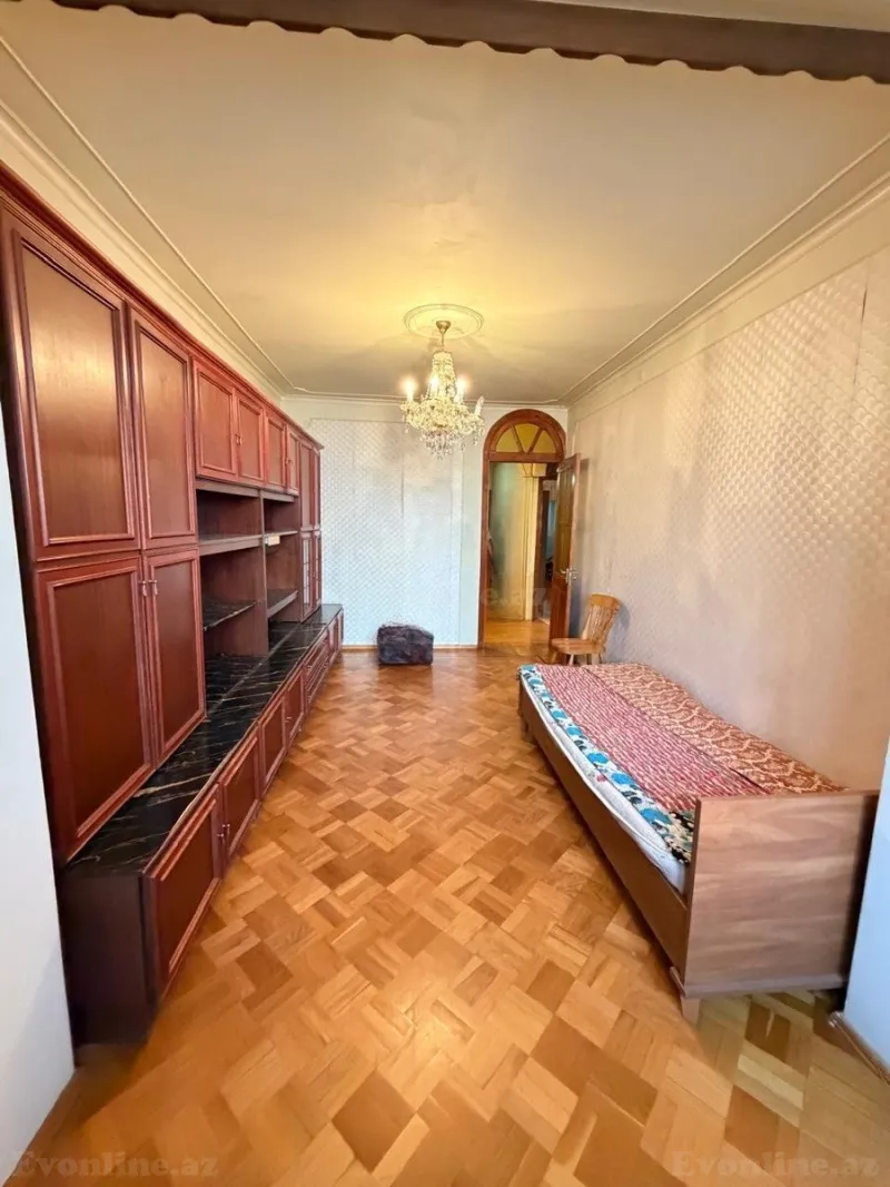 Satılır 5 otaqlı Mənzil Köhnə tikili 110 m² Azadlıq prospekti m. - şəkil 17